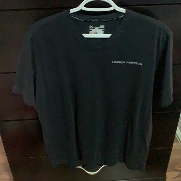 Under Armour vneck, cotton t shirt. Size Large. - Picture 1 of 3